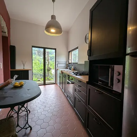 Maison De Famille Entre & Collines - Charme, Citronniers Et Tranquillite - Acces Marche Et Sentier 3 Min 펜션 *